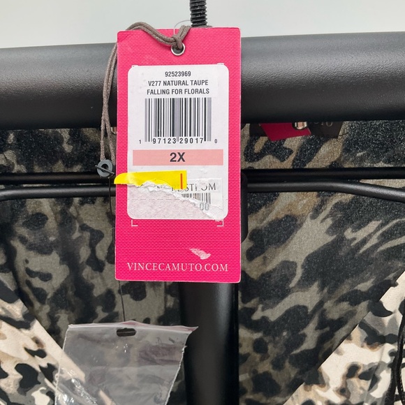 Vince Camuto Falling For Florals Dress Size 2X - Picture 3 of 3